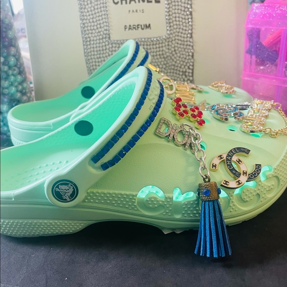 Custom design Crocs - Picture 13 of 16